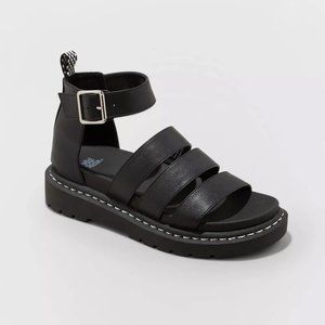 Black gladiator platform sandals – NWT